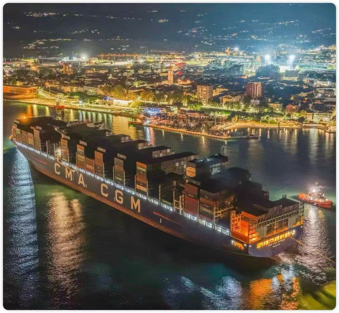 出售2015年15000吨浙江造多用途船（933TEU）