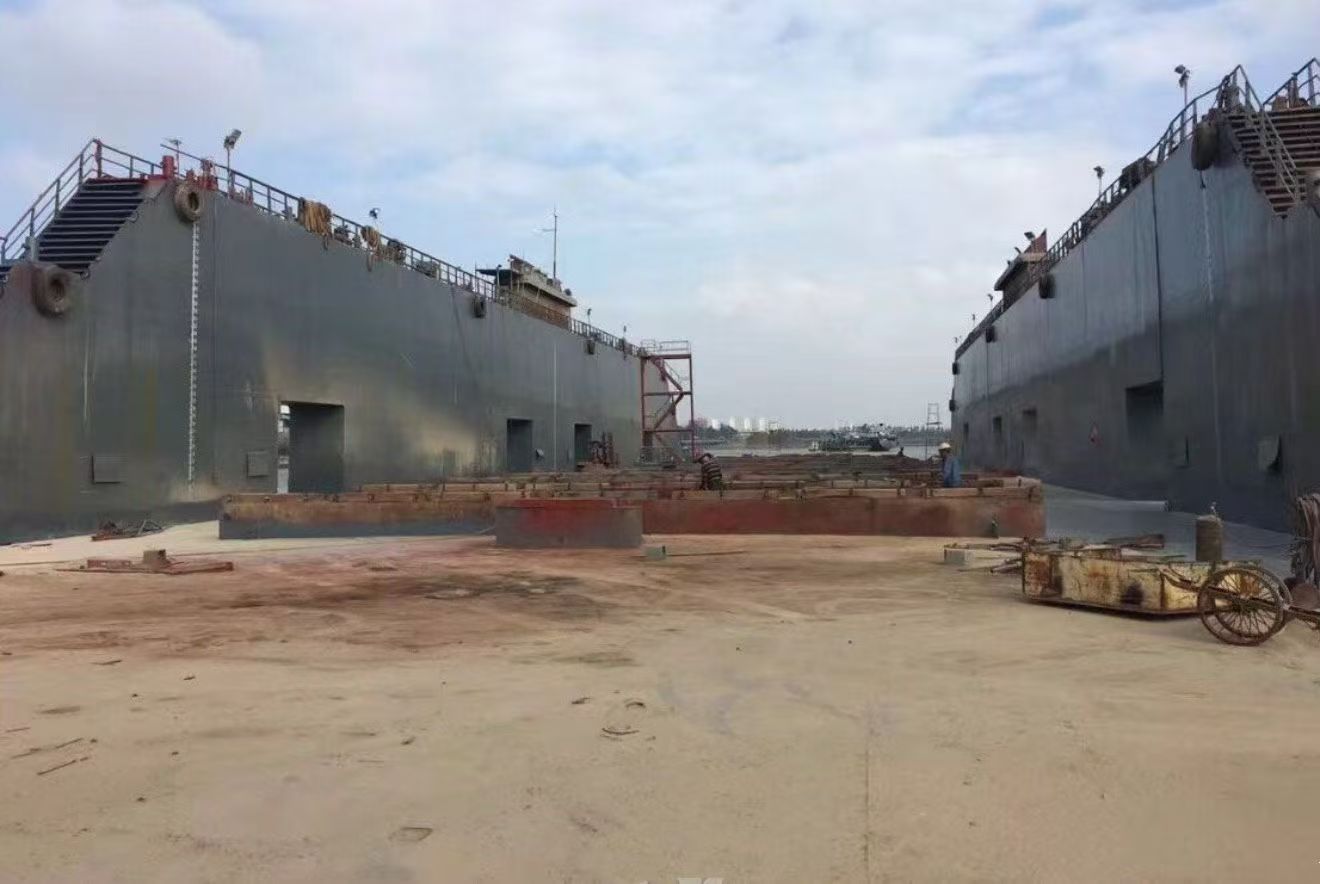 出售：5500吨举力浮船坞 建造年份：2010年/2016年改建坞底加长/ 建造地址：中国 广东
