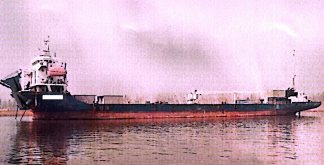 售8300吨近海甲板驳船（前驾驶，侧尾楼，有跳板）