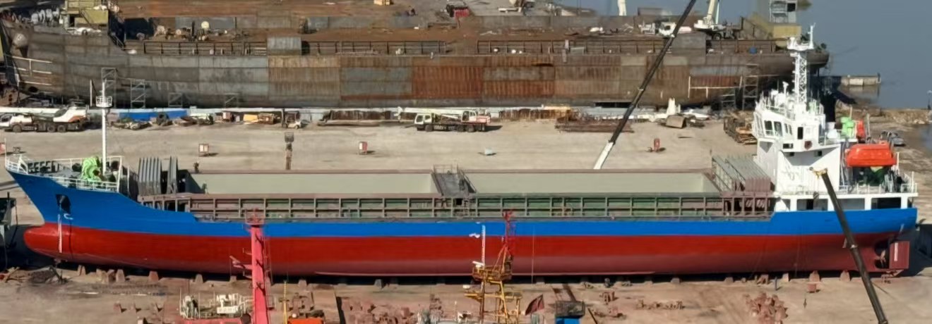 出售：4600吨双机双壳散货船 建造年份：2017年