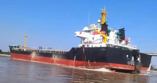 出售2022年江苏造4421吨沿海泥驳船  船舶类型：泥驳船（开底驳）