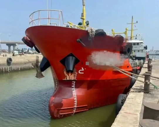 出售2021年850吨浙江造双底双壳加油船（油船闪点>60°）