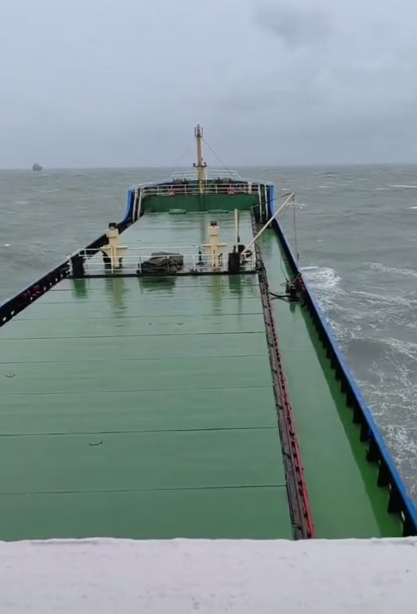 出售：5200吨散货船 建造年份：2013年