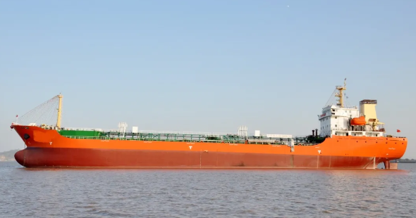 出售10500吨成品油船