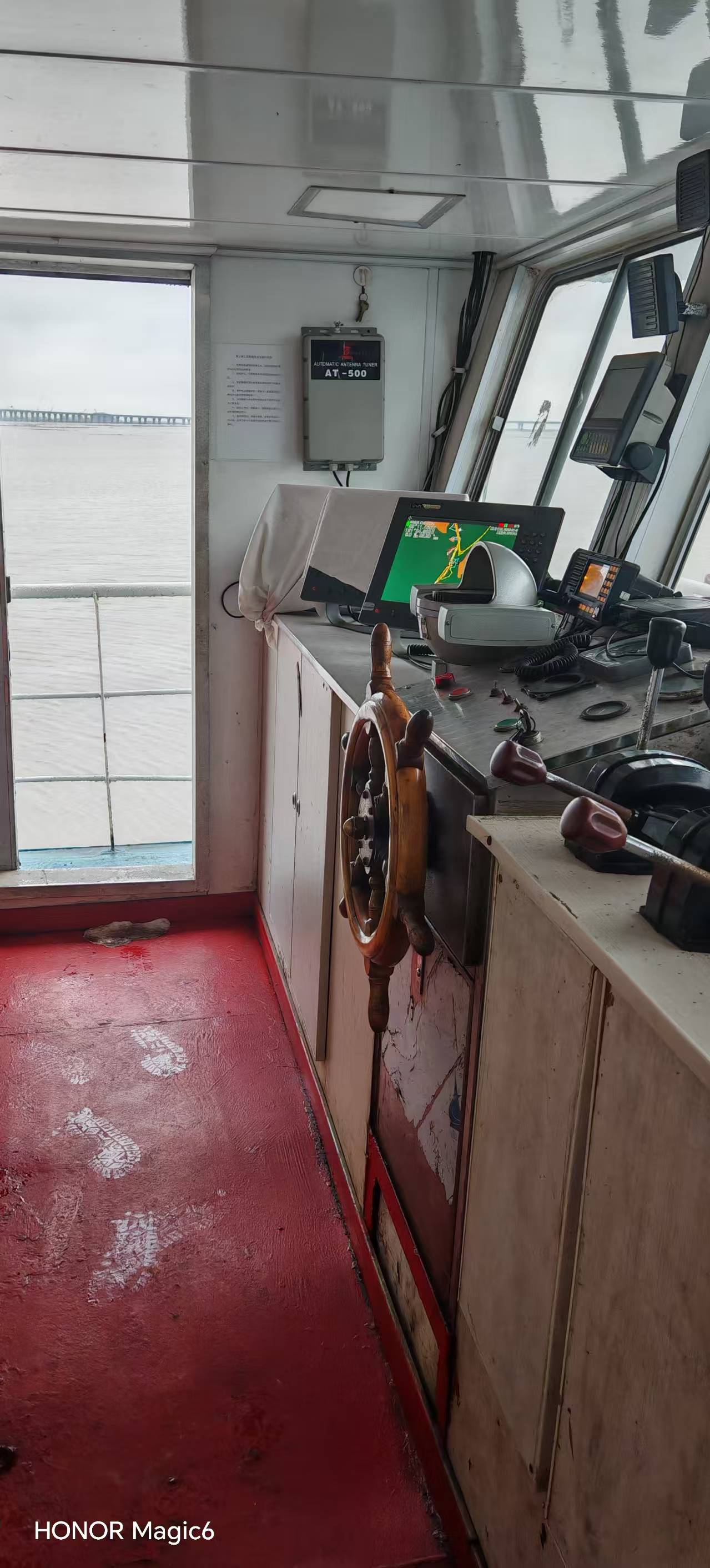 售：2010年沿海900马力抛锚艇