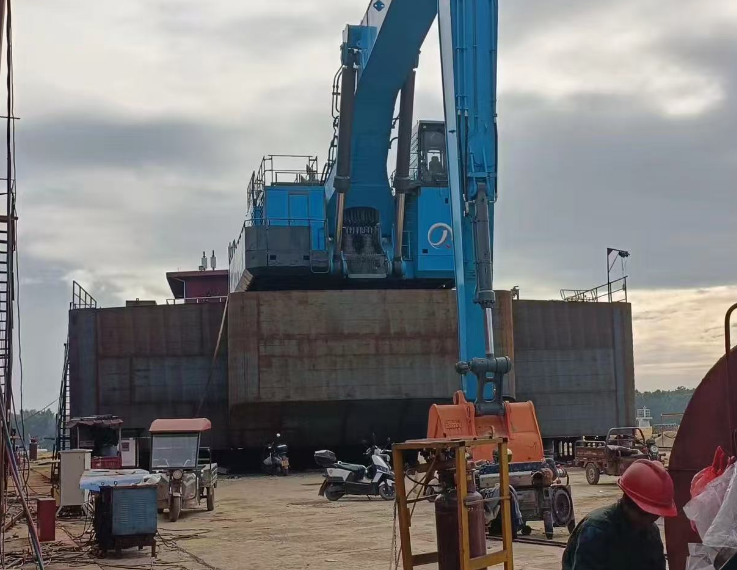 出售8方反铲挖泥船