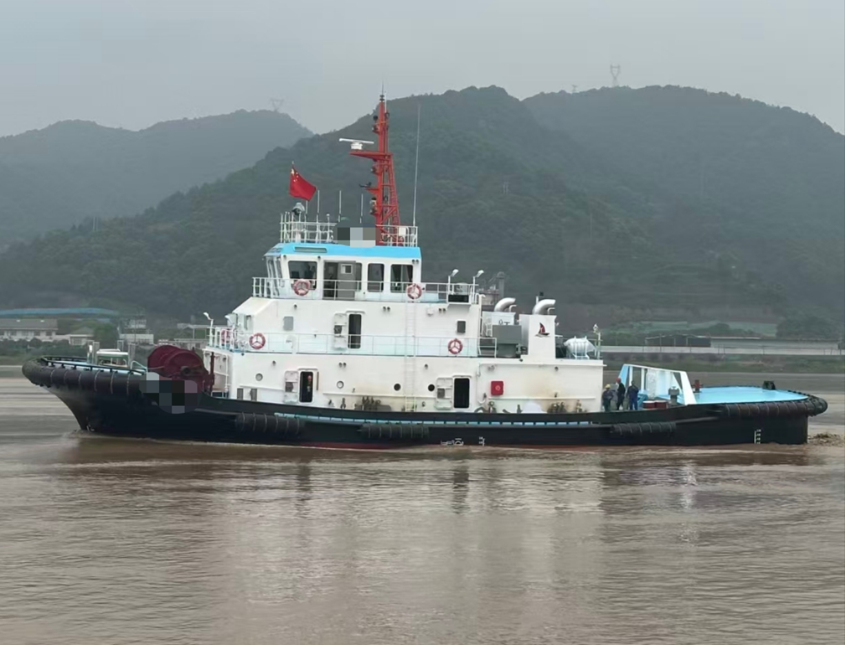  出售4000马力全回转拖轮／港拖