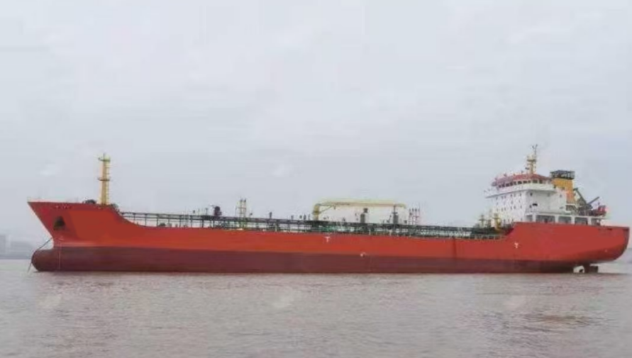 出售2011年8670吨油船 货油舱容积9943