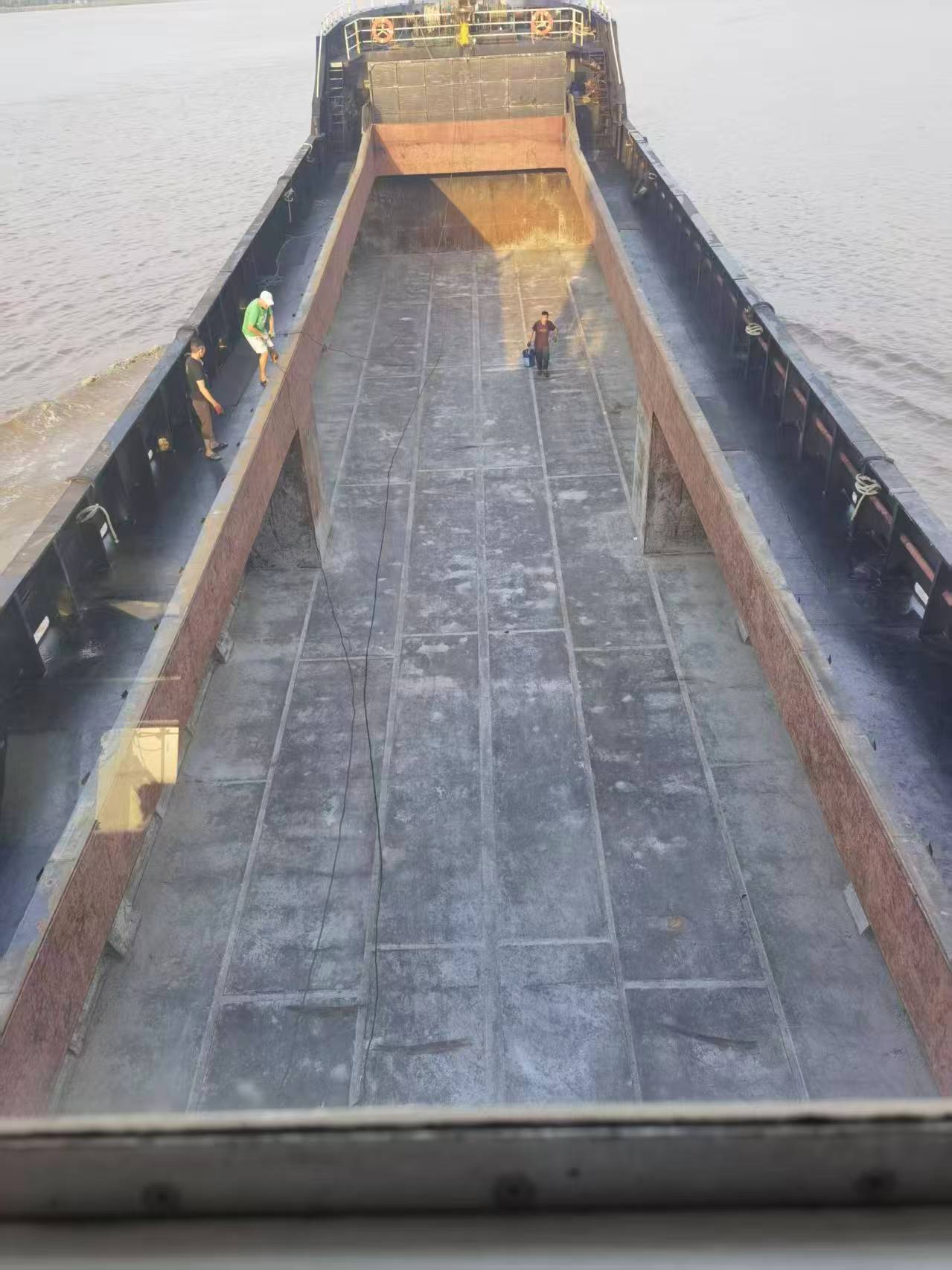 出售：实载1200吨在航散货船 建造年份：2018年12月