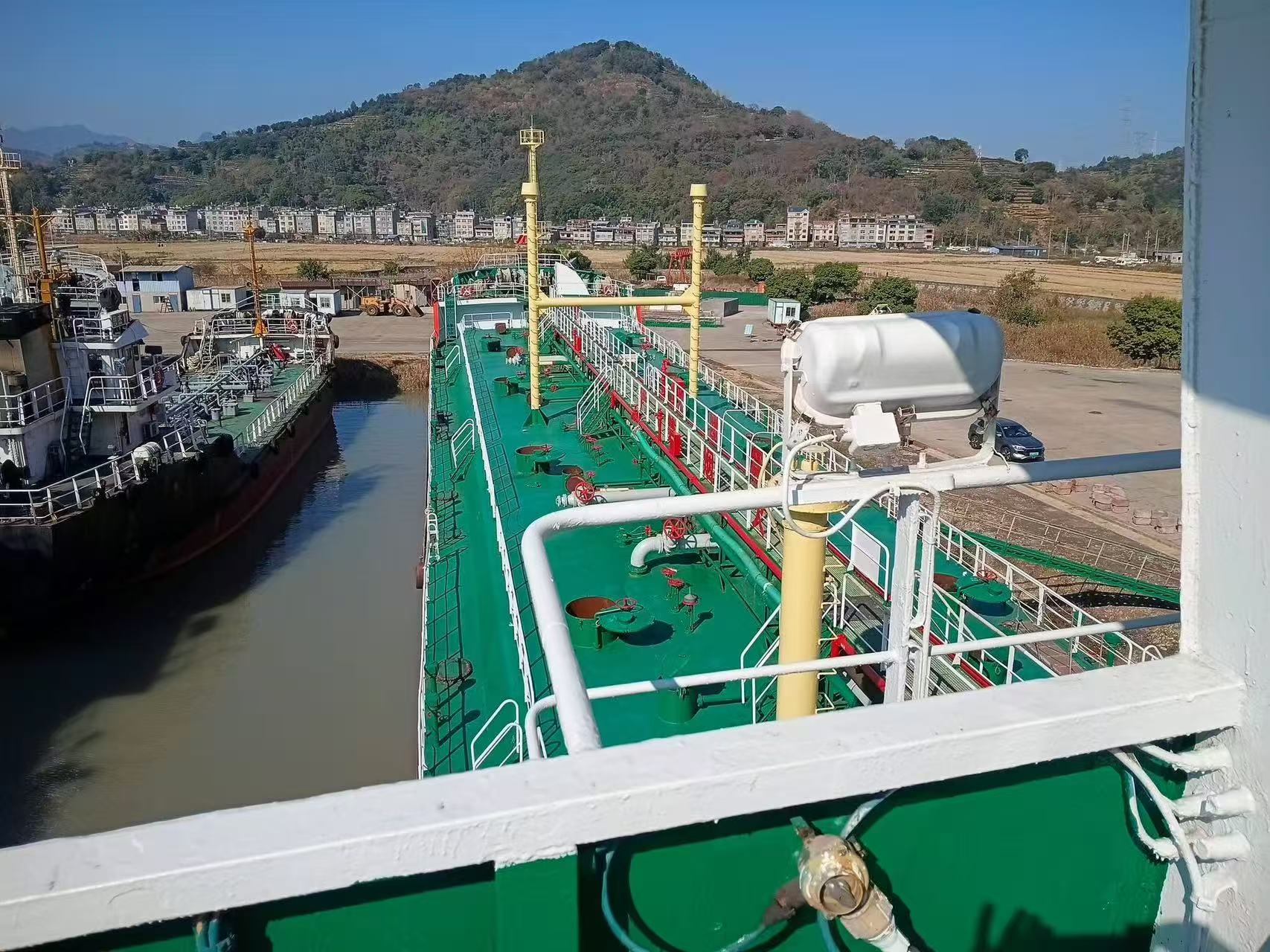 出售：4200吨双壳加温油船（闪点< 60’C) 建造年份：2011年