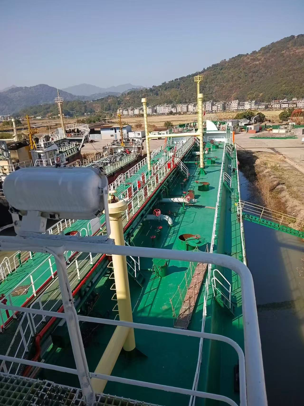 出售：4200吨双壳加温油船（闪点< 60’C) 建造年份：2011年