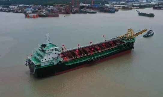 出售2021年自吸自卸砂船6400T