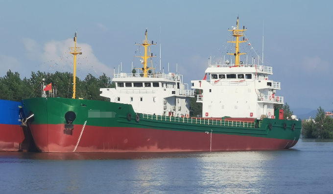 出售2024年1490吨沿海开底泥驳船当时造价780万元/艘，现低价出售