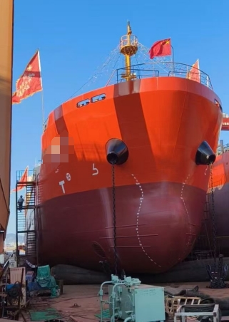 出售2025年造5000吨新油船带加温的带加油设备，可做沥青船