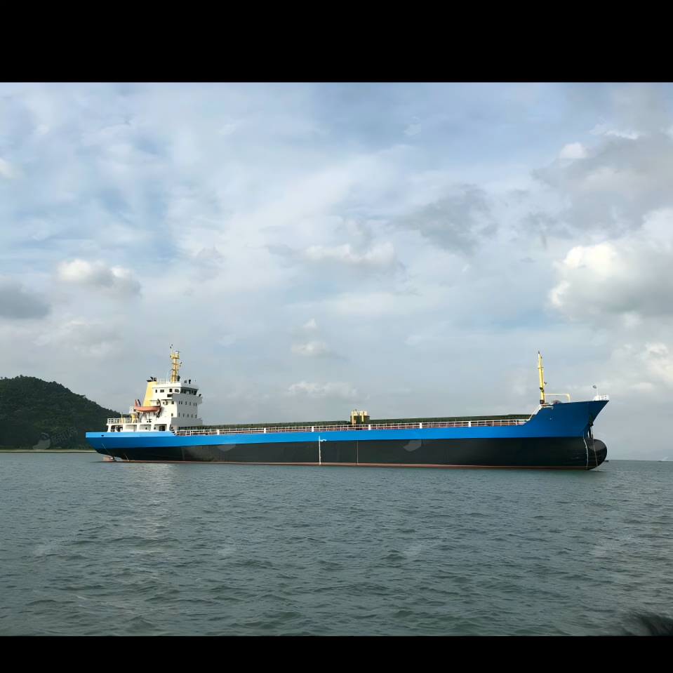 出售:5000吨散货船2010年