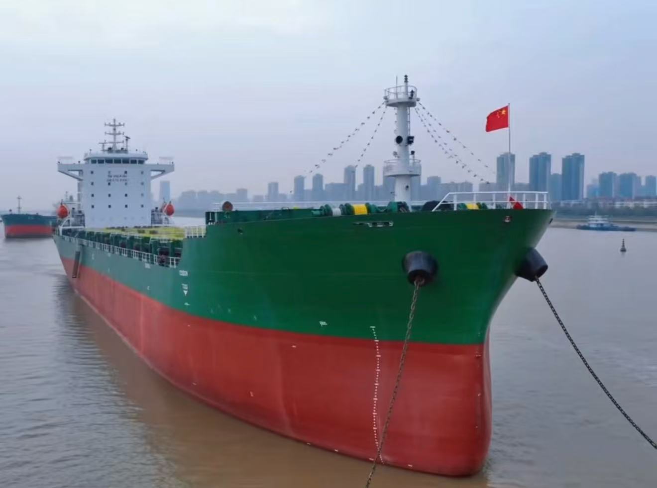 27800吨近海集装箱船出售 装载标箱：1510 TEU 2025年12月|中国建造