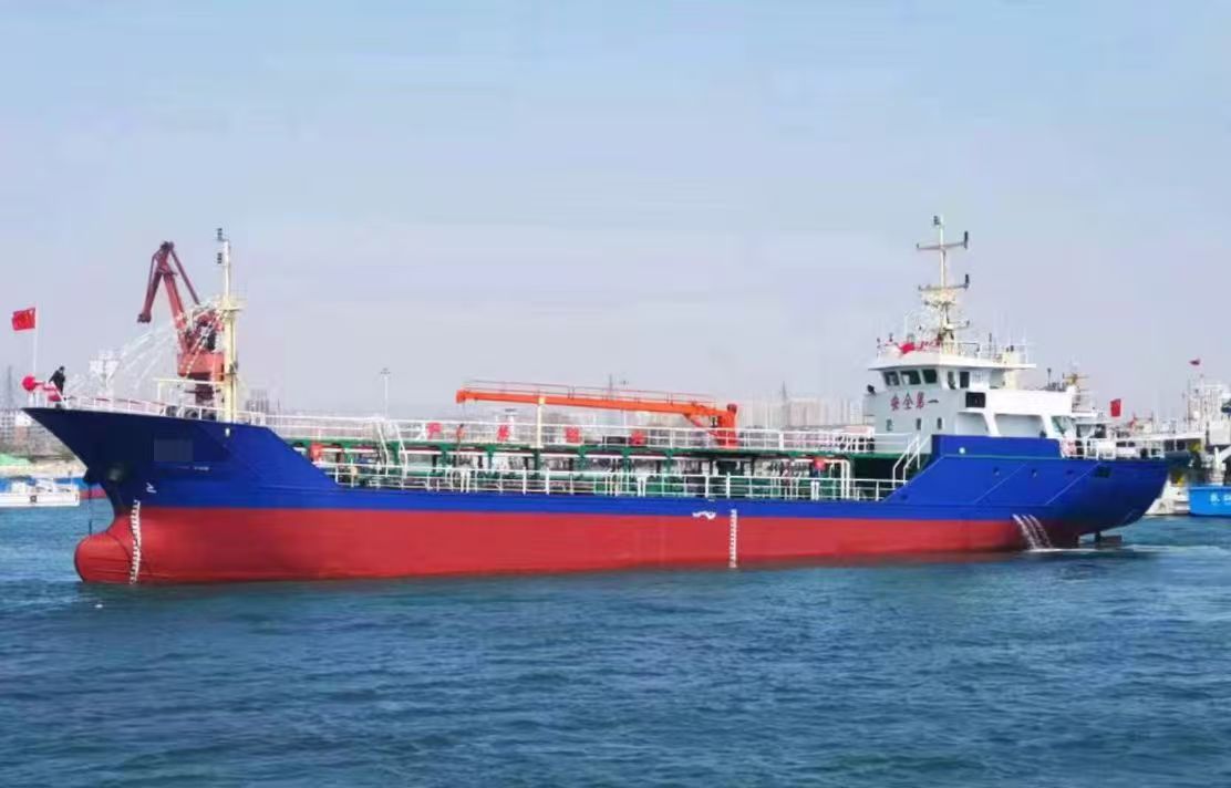 出售：1000吨双壳沿海油船