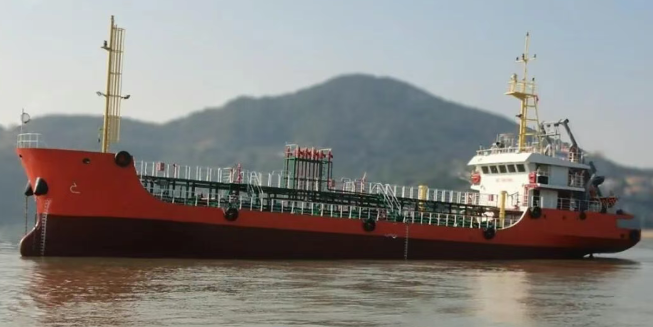 出售2012年建造2500吨油船
