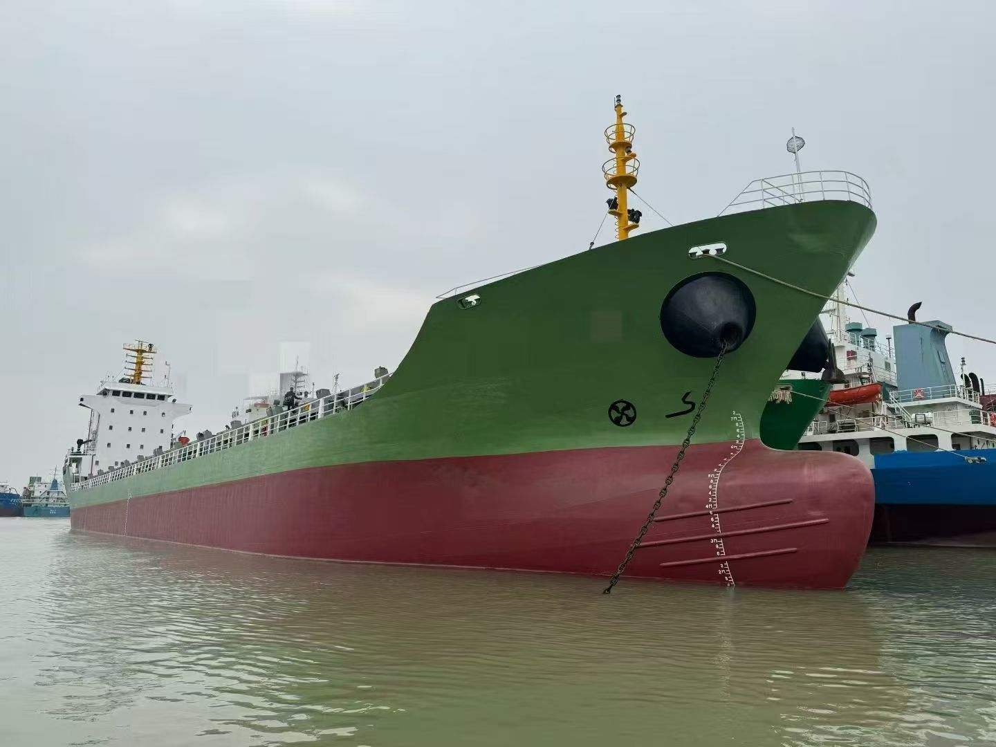 出售：6800DWT 集装箱/散货两用船