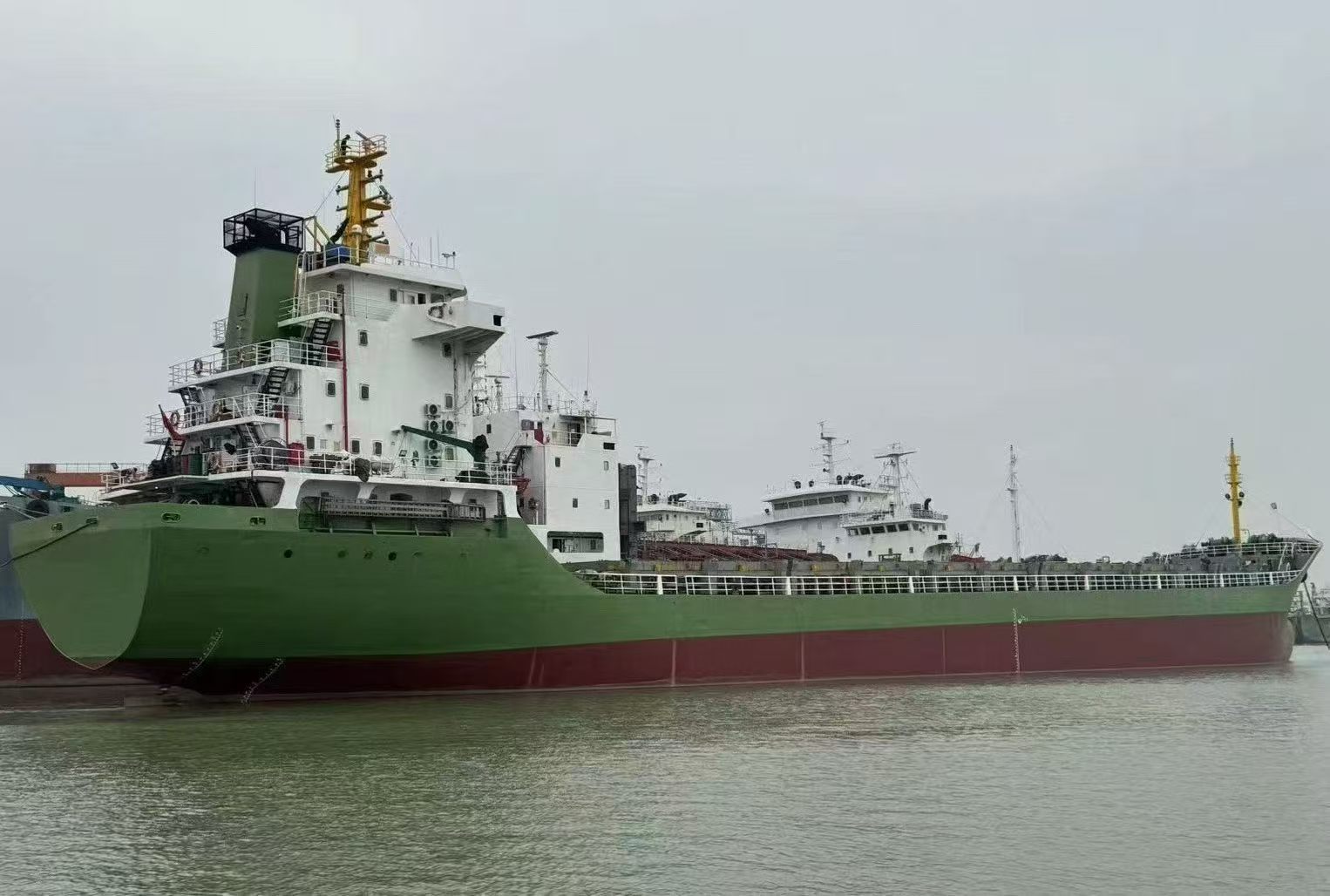 出售：6800DWT 集装箱/散货两用船