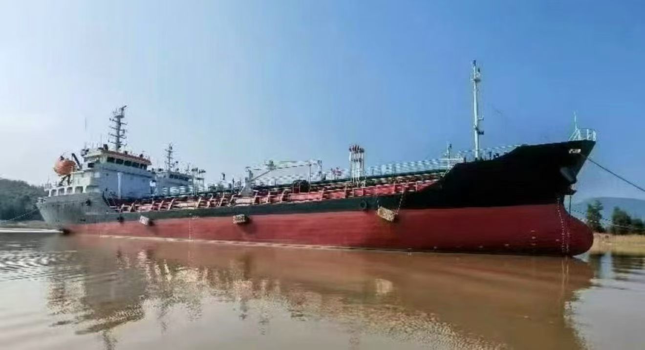 出售：2150DWT不锈钢化学品油船