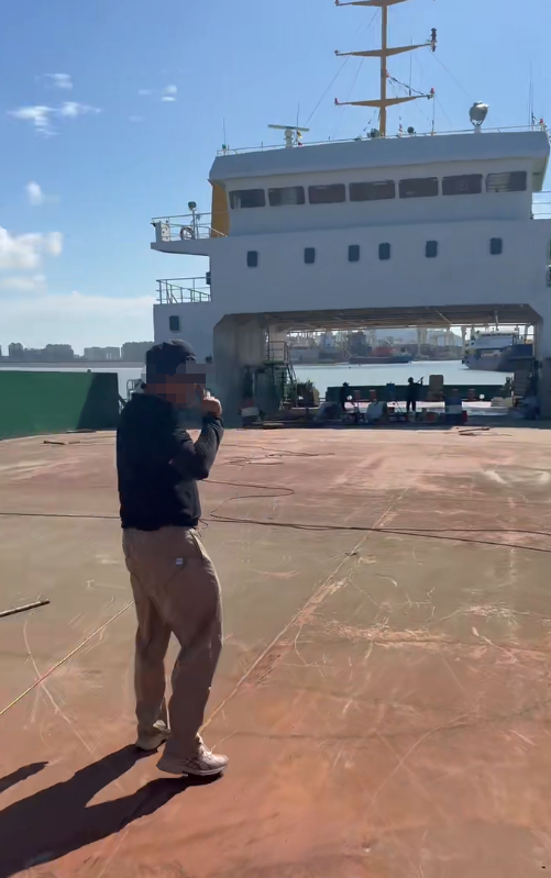 售3300吨甲板驳船，沿海航区