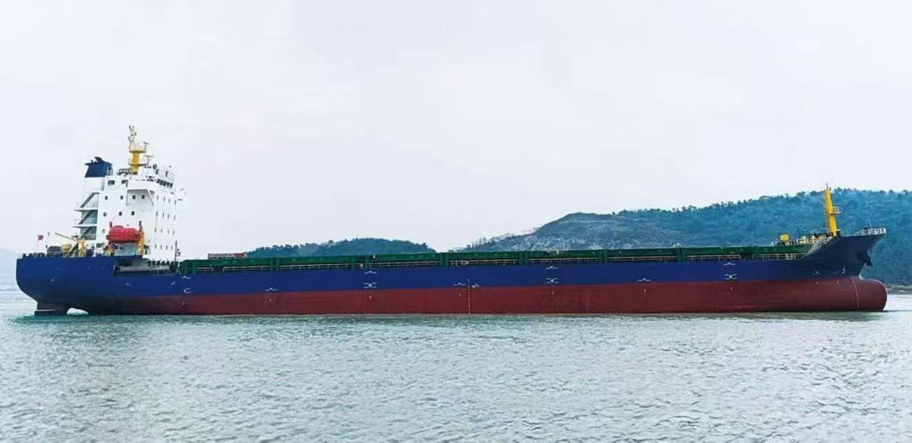 出售：14200 DWT多用途船  总装箱量：850TEU • 建造年份：2012年