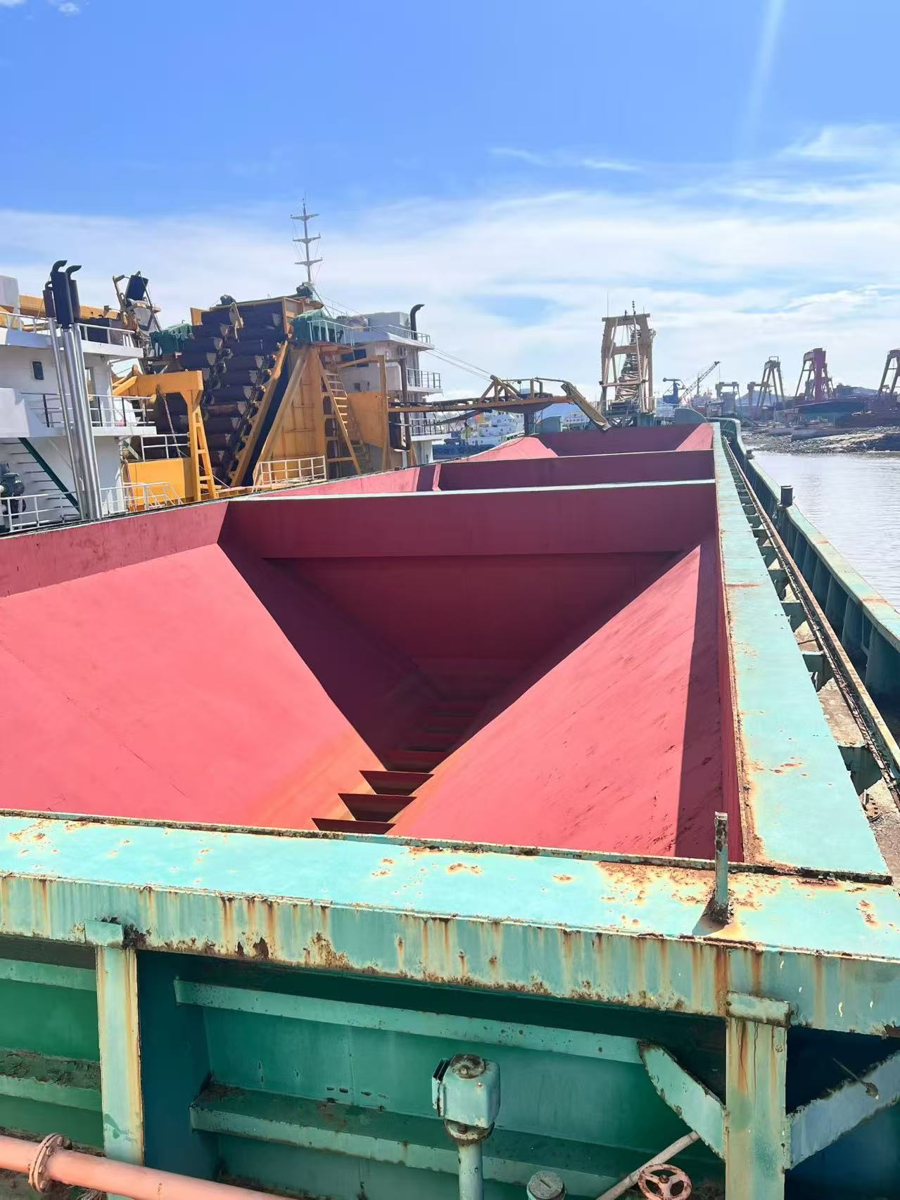 出售：4050DWT 自卸砂船  • 建造年份：2019年06月