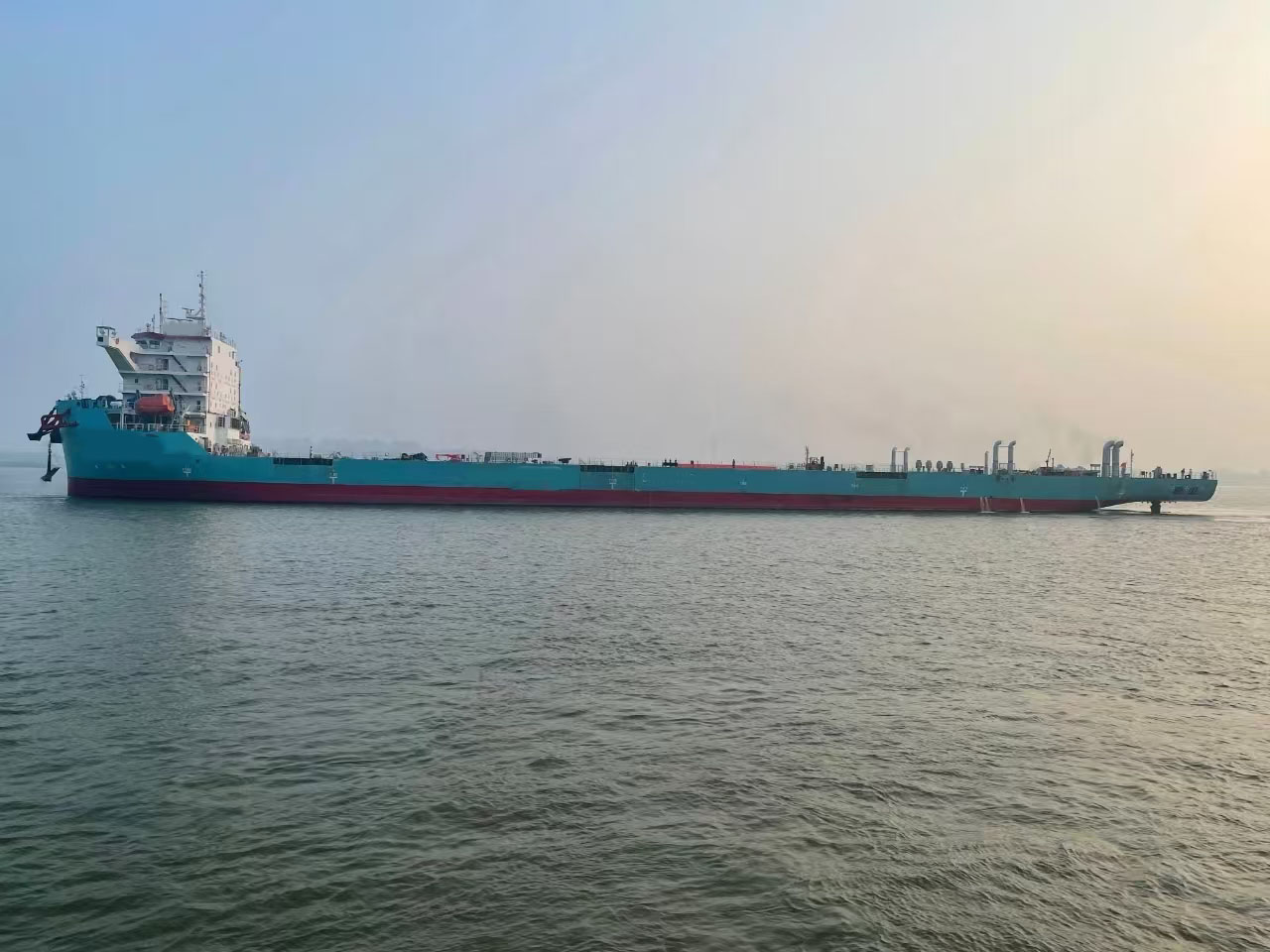2.8万吨 40米宽 DP2 双壳 多功能前驾甲板运输船  国际CCS检验 可载1570TEU 出售2024年造