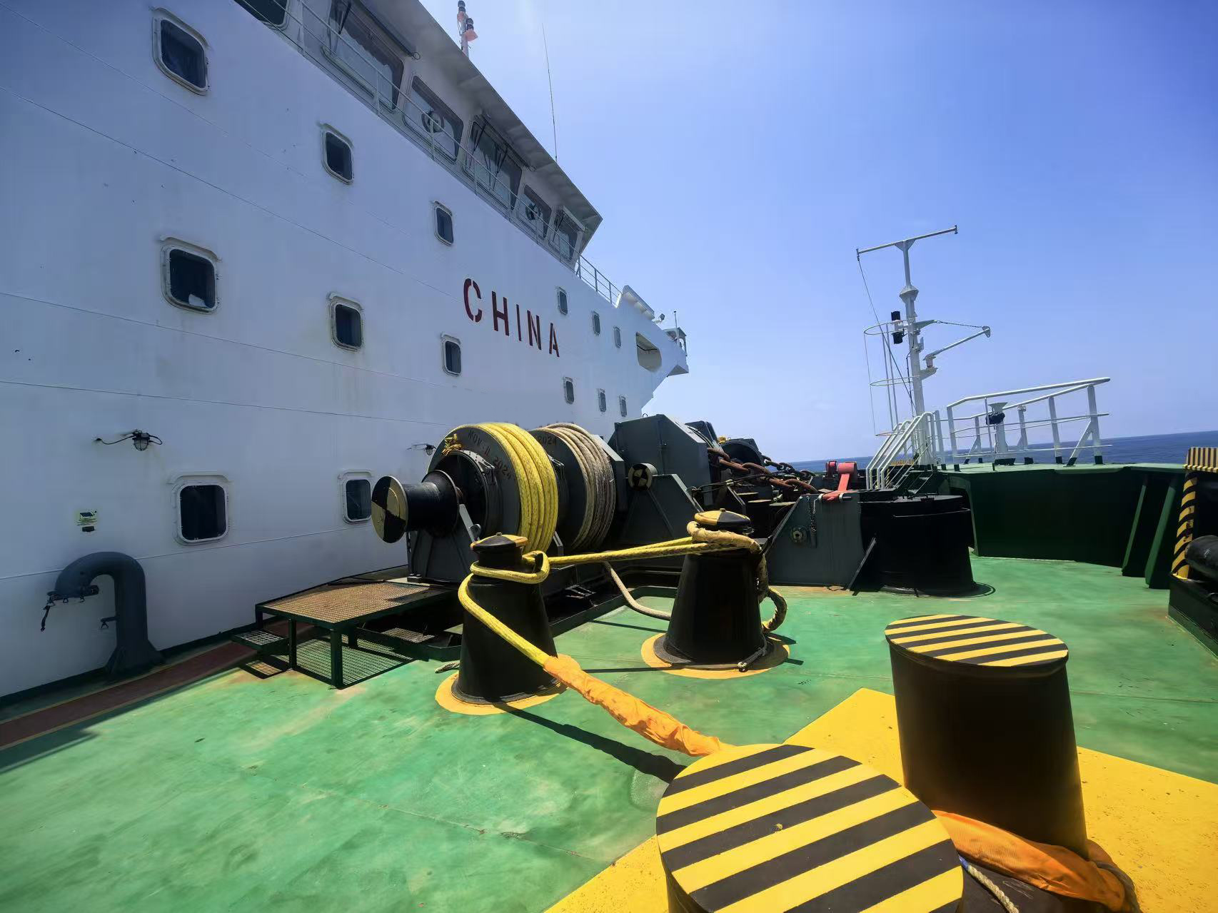 2.8万吨 40米宽 DP2 双壳 多功能前驾甲板运输船  国际CCS检验 可载1570TEU 出售2024年造