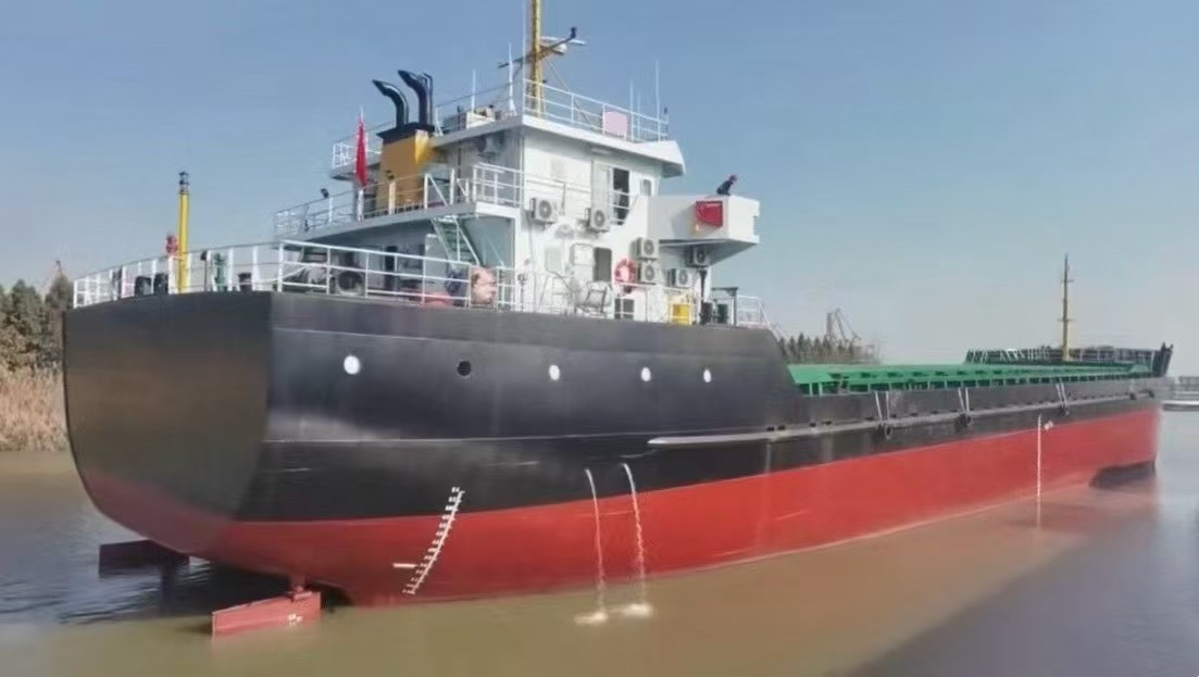 出售：3500DWT 双壳散货船