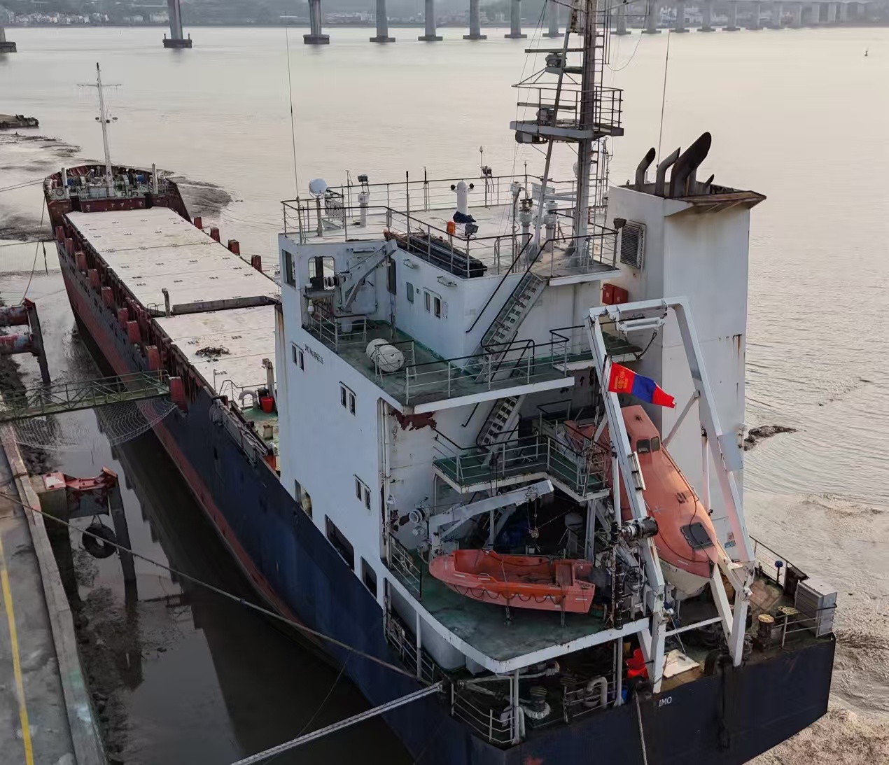 出售：3069吨外贸多用途船（164TEU）