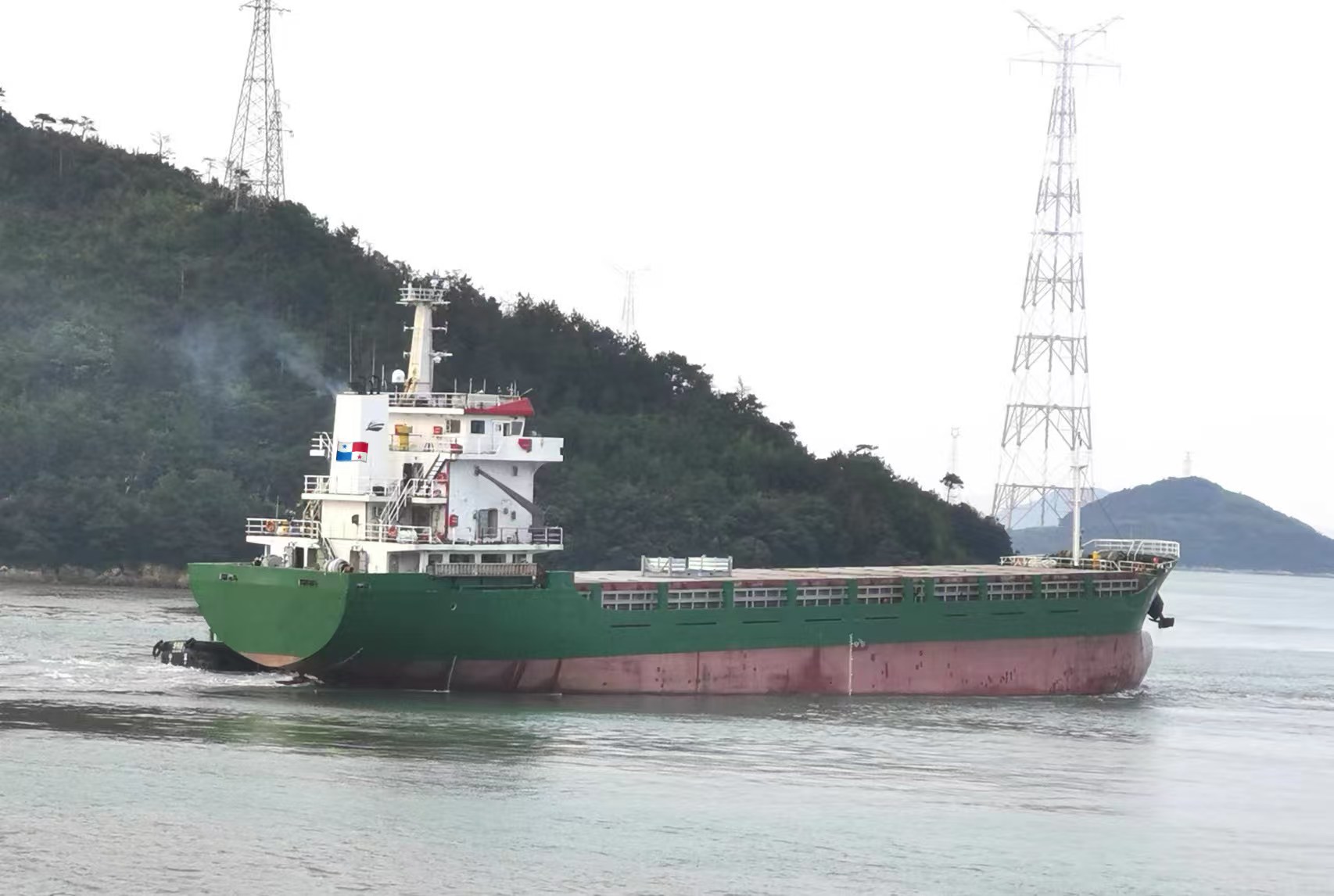 出售：4500吨多用途集装箱船/253TEU