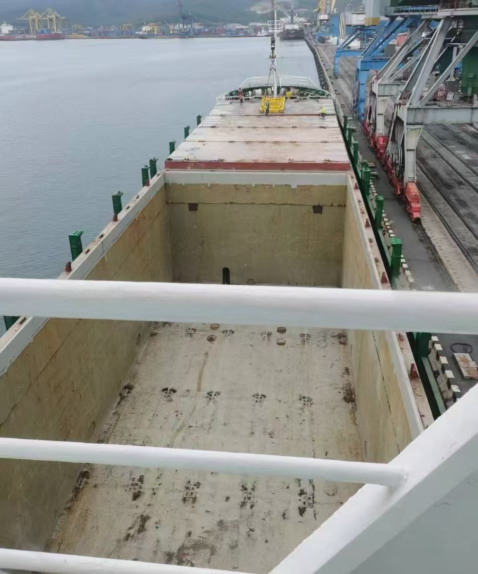 出售：4500吨多用途集装箱船/253TEU