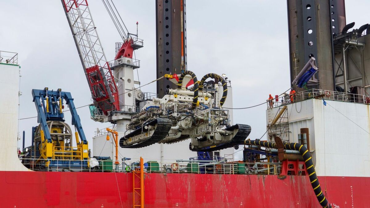 Van_Oord_Deep_Dig-It_trencher_Main.jpg